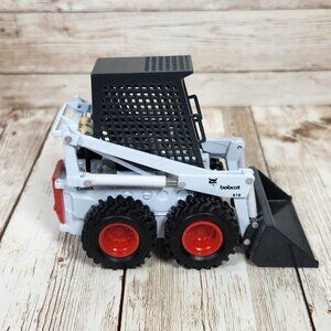 Melroe Bobcat Clark 610 Skid Steer Loader New Clover 1:25 Scale Toy Collectible